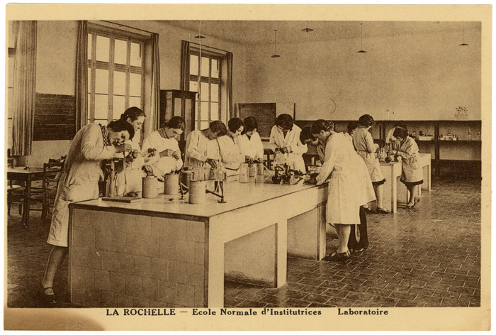 Enseigner au féminin : Histoire de l’école normale d’institutrices de La Rochelle, Archives Olga de Saint-Affrique, La Rochelle