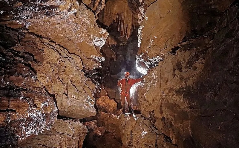 Été actif Spéléologie Salle des fêtes Meyrals