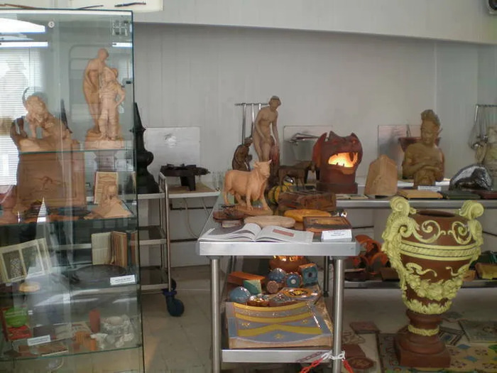 Exposition des productions de la tuilerie Perrusson, Confiturerie artisanale dans l&rsquo;ancienne tuilerie Perrusson, Saint-Léger-sur-Dheune