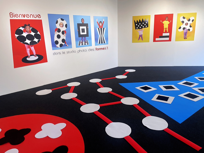 Exposition « EN FORME(S) ! » – Une installation-jeu photographique de Claire DÉ, Médiathèque Charles Nègre, Grasse