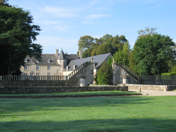 Exposition : la flore derrière les murs du château, Château de Plain-Marais, Beuzeville-la-Bastille