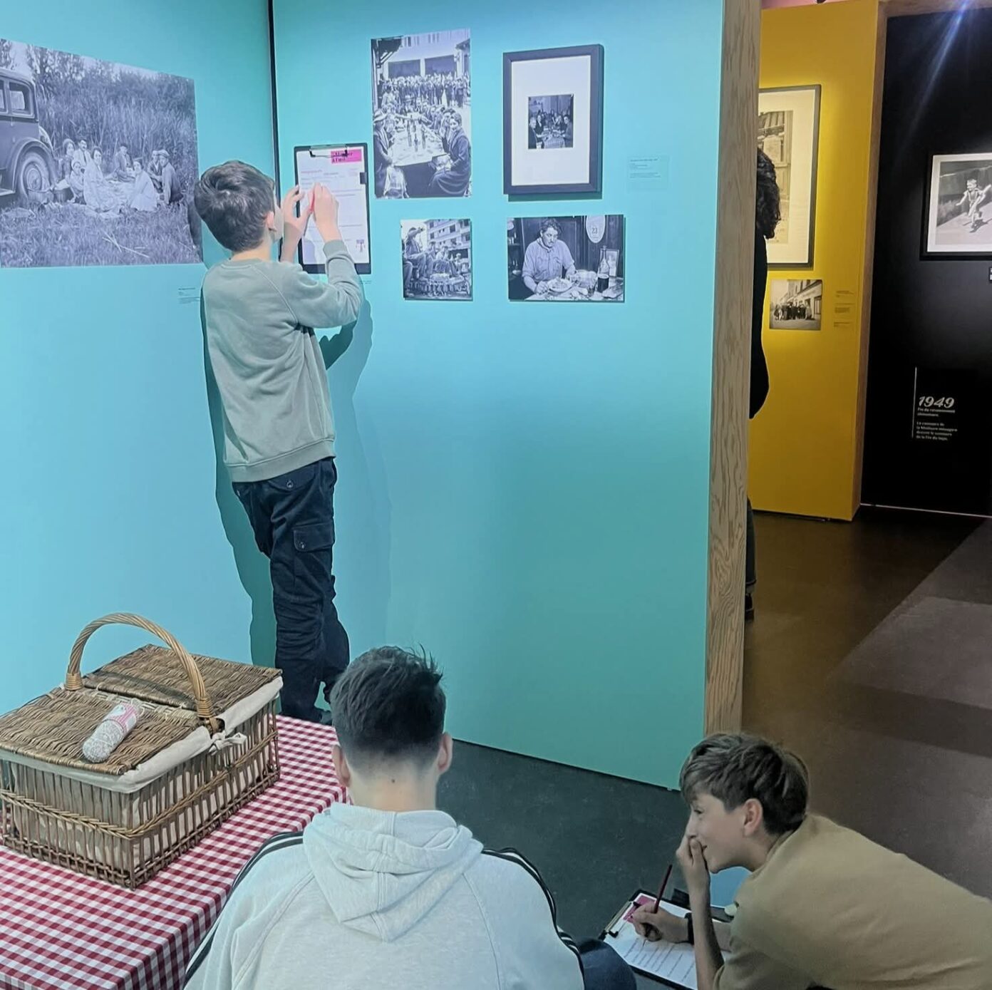 Visite en famille de l’exposition » Manger à l’oeil » Musée départemental de la Faïence et des Arts de la table SAMADET