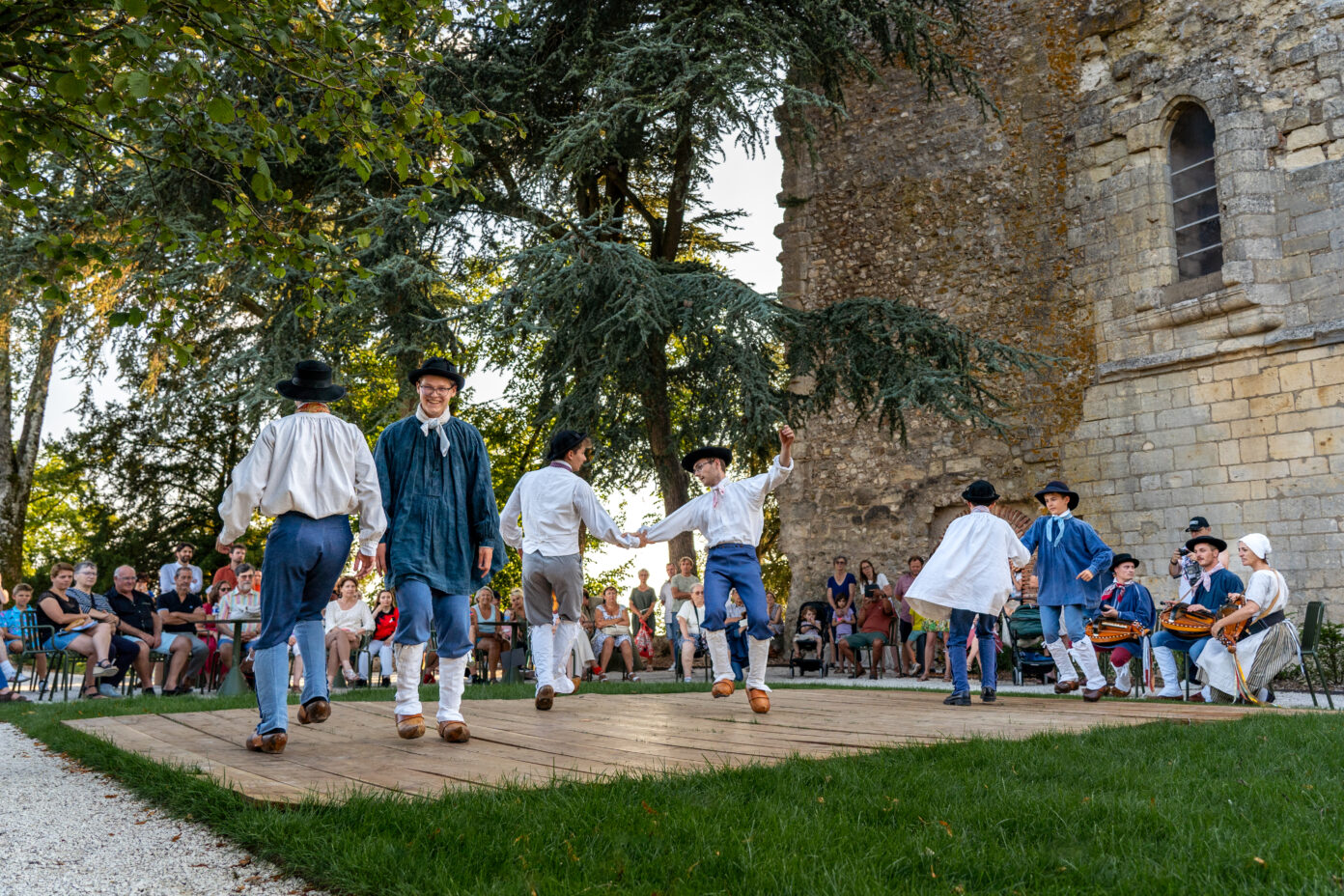 Fête au village Folklore Sury-en-Vaux