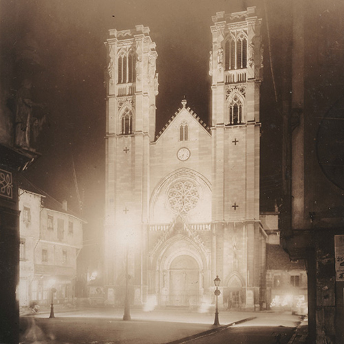 Fête des Lumières / Par la fenêtre, Place du Port Villiers, Chalon-sur-Saône