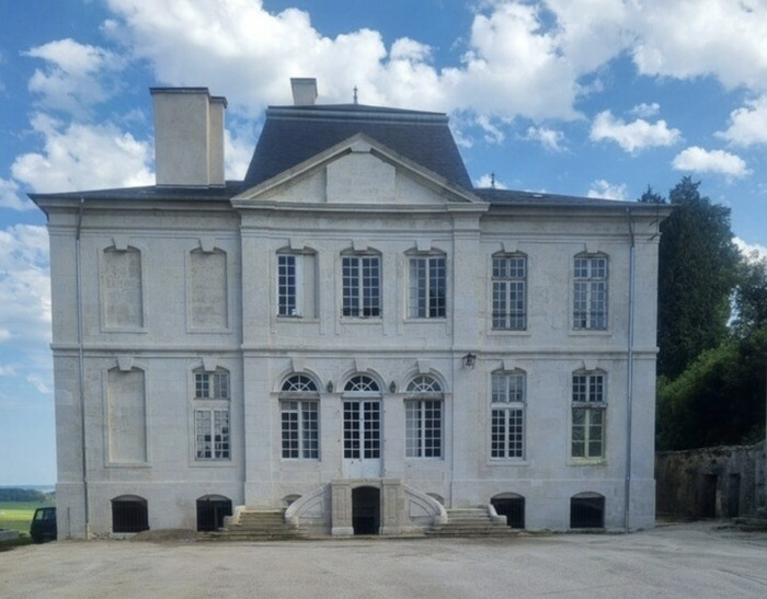 Flânez dans un parc historique du XVIIIe siècle, Château, Romain-sur-Meuse