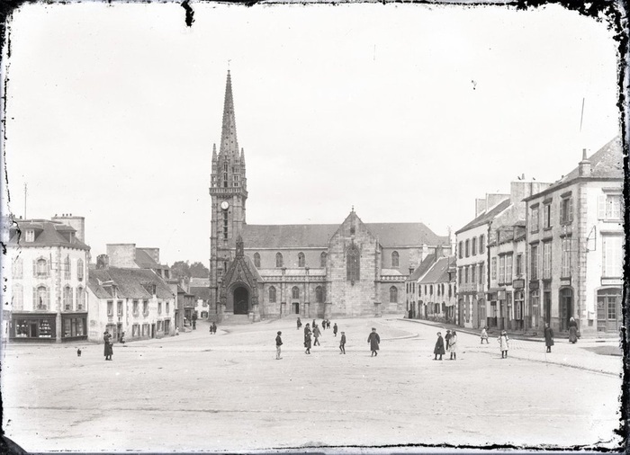 Fonds photographique Eugène Léon : promenade patrimoniale, Pôle culturel – Bibliothèque Xavier-Grall, Landivisiau