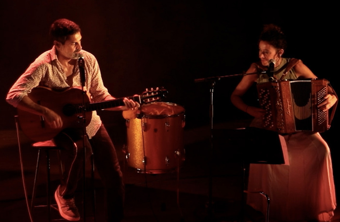 FredOgres de Barback en concert avec Clarisse Catarino à l’accordéon, Théâtre de Verdure du jardin Shakespeare, Paris