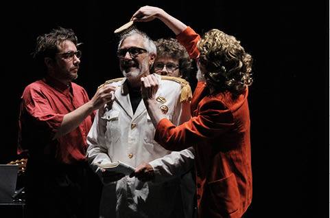 Le Revizor – Compagnie Le Commun des Mortels Centre culturel Pôle Sud Chartres-de-Bretagne