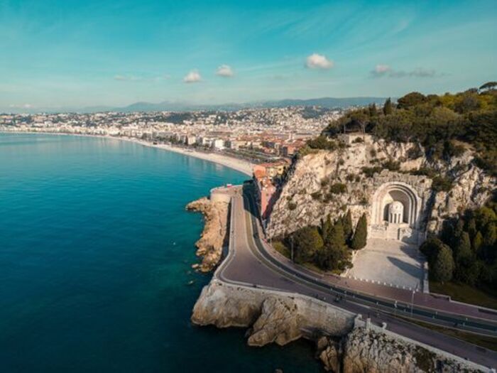Histoire et archéologie des installations souterraines de la colline du Château à Nice (1939-1945) Bibliothèque Louis Nucera Nice
