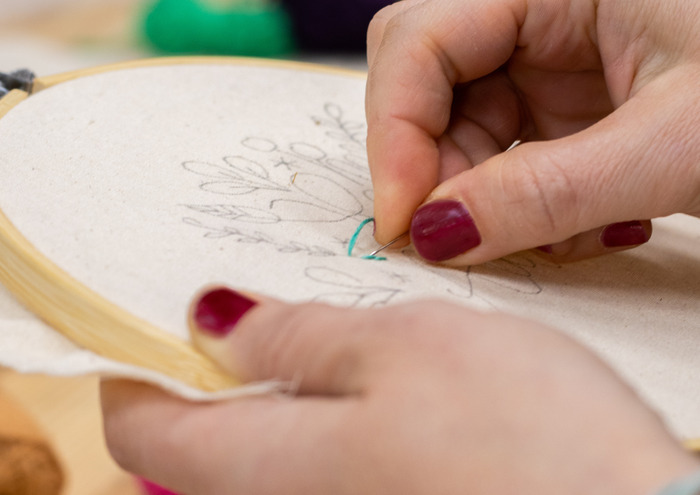 INITIATION LA BRODERIE – ateliers créatifs [Archives Toulouse], Archives départementales de la Haute-Garonne, Toulouse