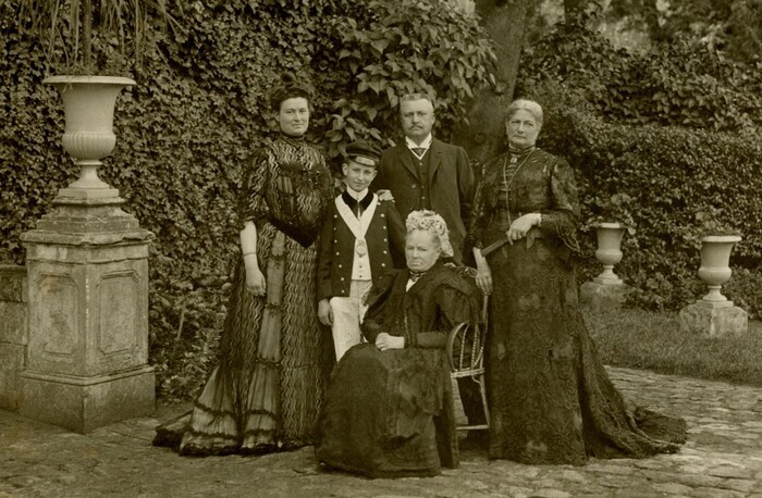 Instantanés privés – Portraits et photographies de famille par les photographes de Creil, Musée Gallé-Juillet, Creil
