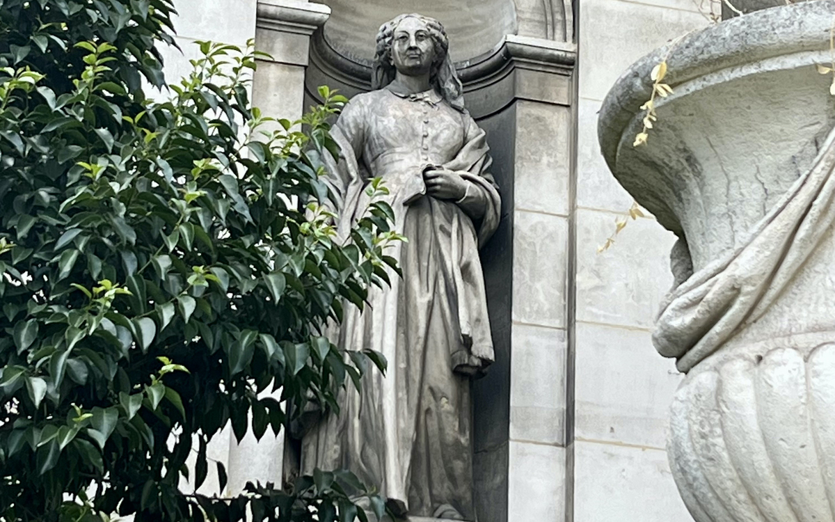 JEP 2026 : Les statues des façades de l'Hôtel de Ville Jardin des combattants de la nueve Paris