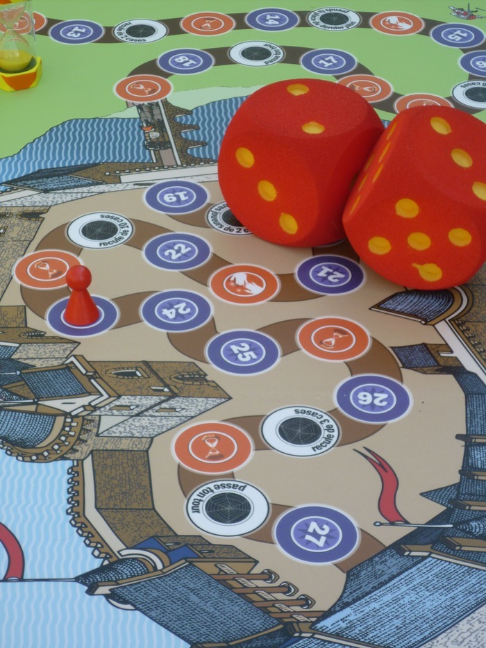 Jeu de l’oie : Le Moyen Âge à Guémené, Les Bains de la Reine, Guémené-sur-Scorff