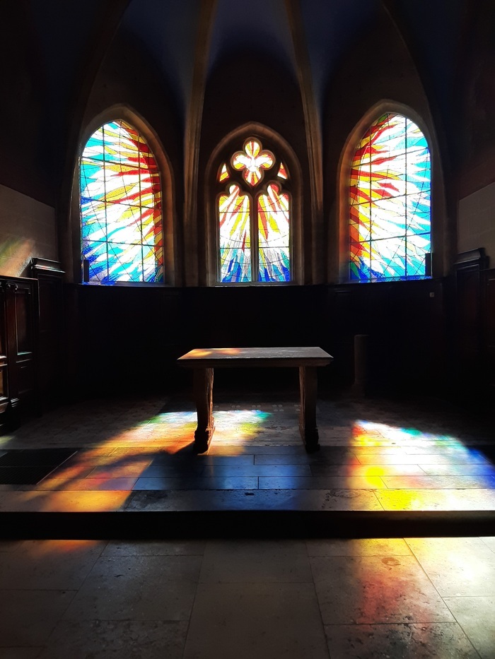 Jeux pour les enfants, église Notre-Dame, Charly, Église Notre-Dame, Charly