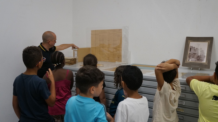 Journée spéciale pour les scolaires : « Levée les yeux » ! Site de Romans, Commune De Romans-Sur-Isère – Archives communales, Romans-sur-Isère