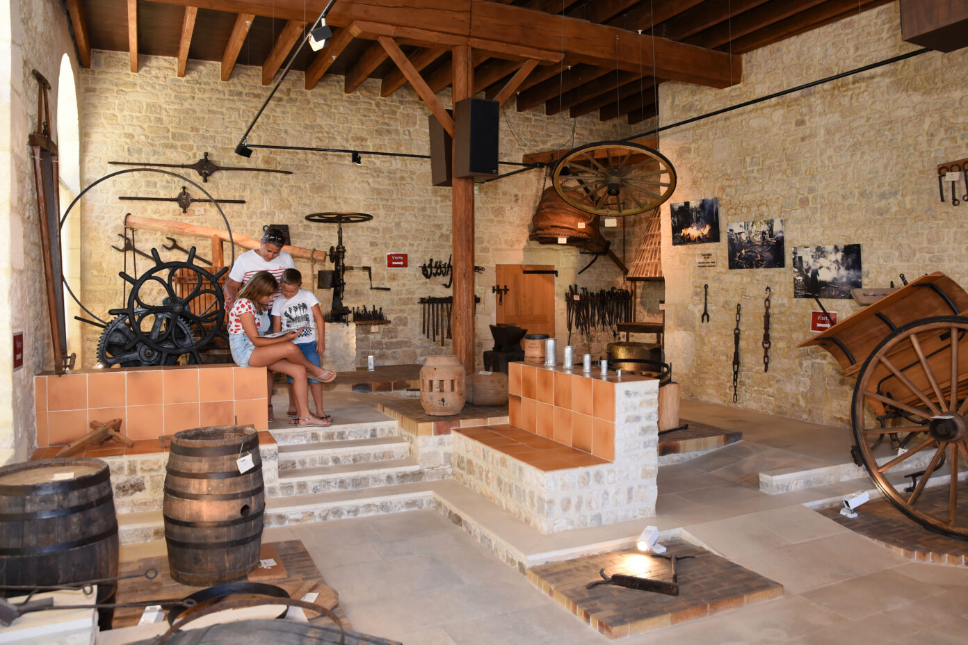 Journées Européennes du Patrimoine visite libre du musée du charronnage et de la tonnellerie Place du minage Coulonges-sur-l&rsquo;Autize
