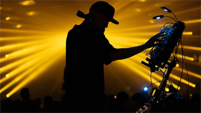 Kangding Ray, Wallis, Sorcery | Rave party revival (Sirāt after-show), L’Usine – PTR, Genève