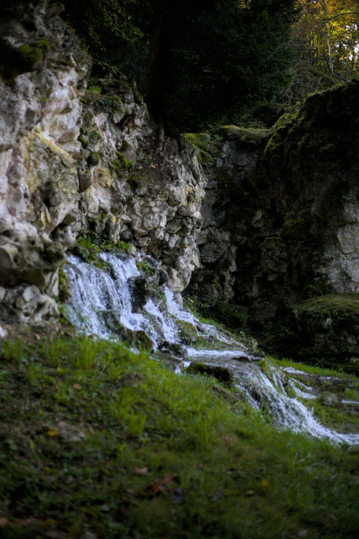 La grande cascade en eau Domaine de Méréville Le Mérévillois