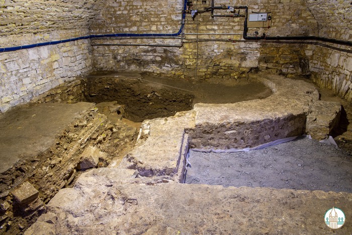 La salle de l'absidiole et la crypte de l'église abbatiale Abbaye Notre-Dame de Déols Déols