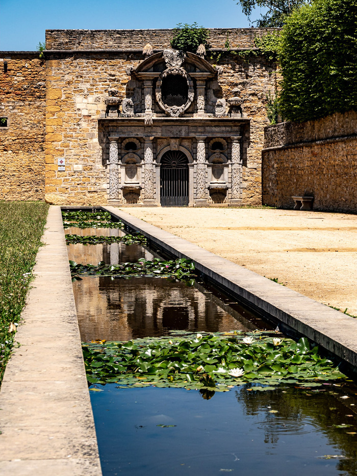 Le Clos du Nymphée dans le parc d'Ombreval Le Nymphée dans le Parc Ombreval Neuville-sur-Saône