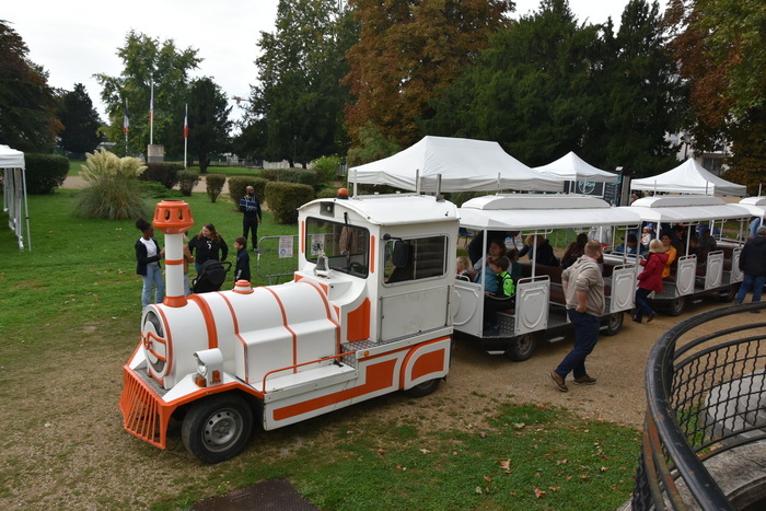 Le petit train touristique et historique de la ville de Brou-sur-Chantereine, Mairie de Brou-sur-Chantereine, Brou-sur-Chantereine