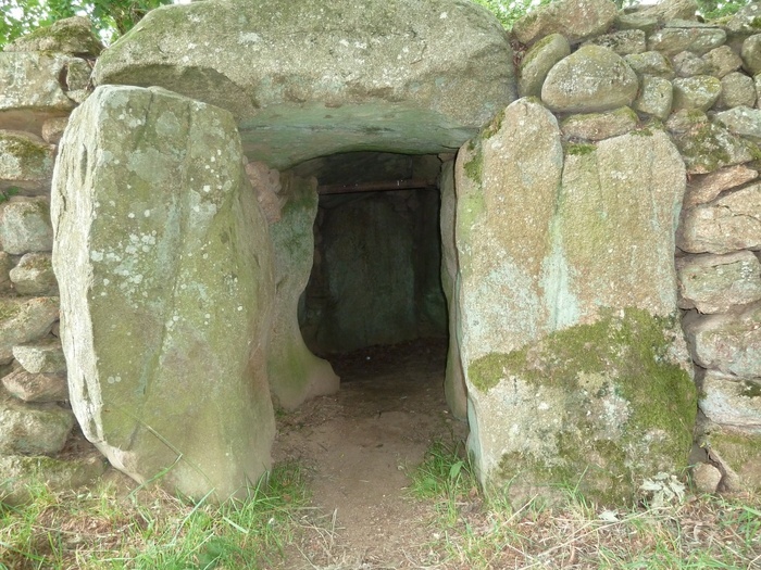 Le petit vieux sou, Dolmen du Petit Vieux Sou, Brecé
