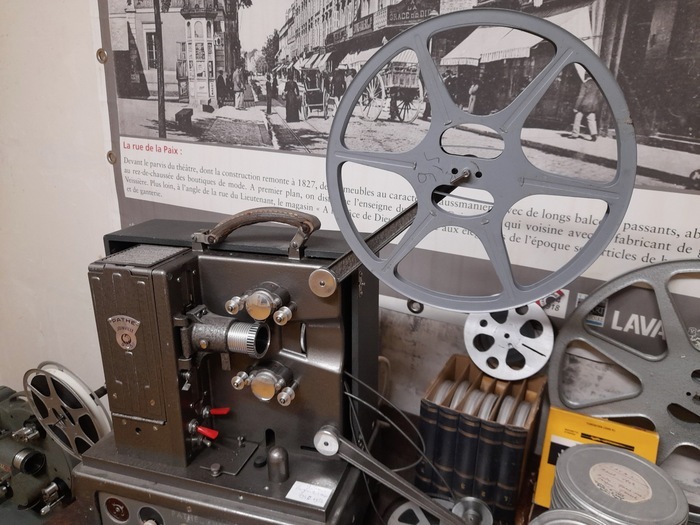 LE STUDIO VIDÉO MUNICIPAL GARDIEN DE LA MÉMOIRE AUDIOVISUELLE, Studio Vidéo, Laval