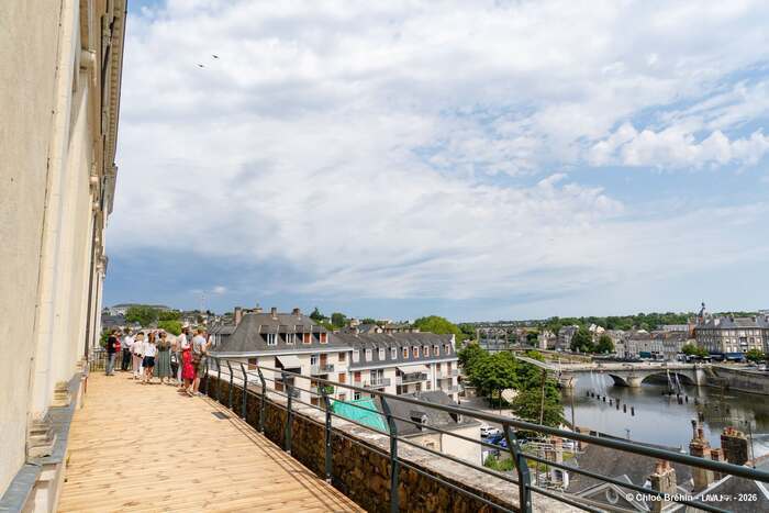 LE VILLAGE DU PATRIMOINE Vieux château (musée d'art naïf) Laval