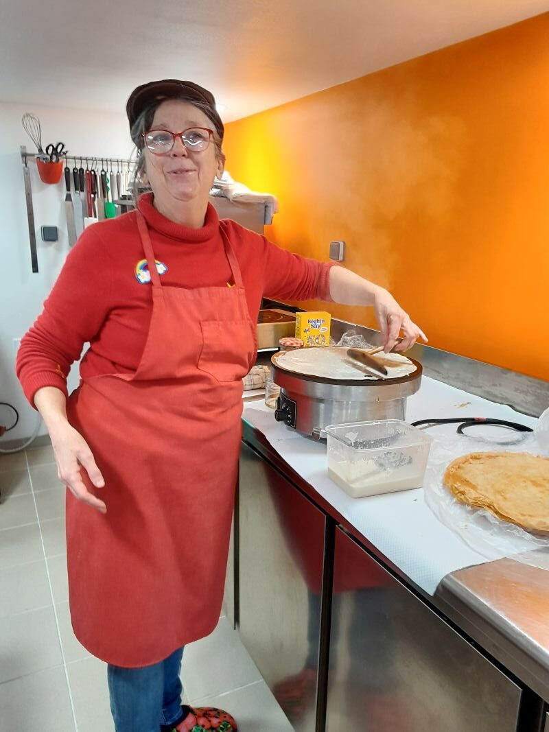 Les artistes de la crêpe La Lucerne-d’Outremer
