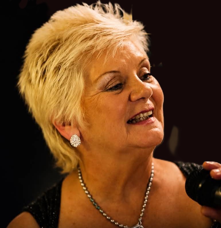 Les Franglais by Château de Gâteaux Friday night is music night Jeannie  Saint-Yrieix-la-Perche
