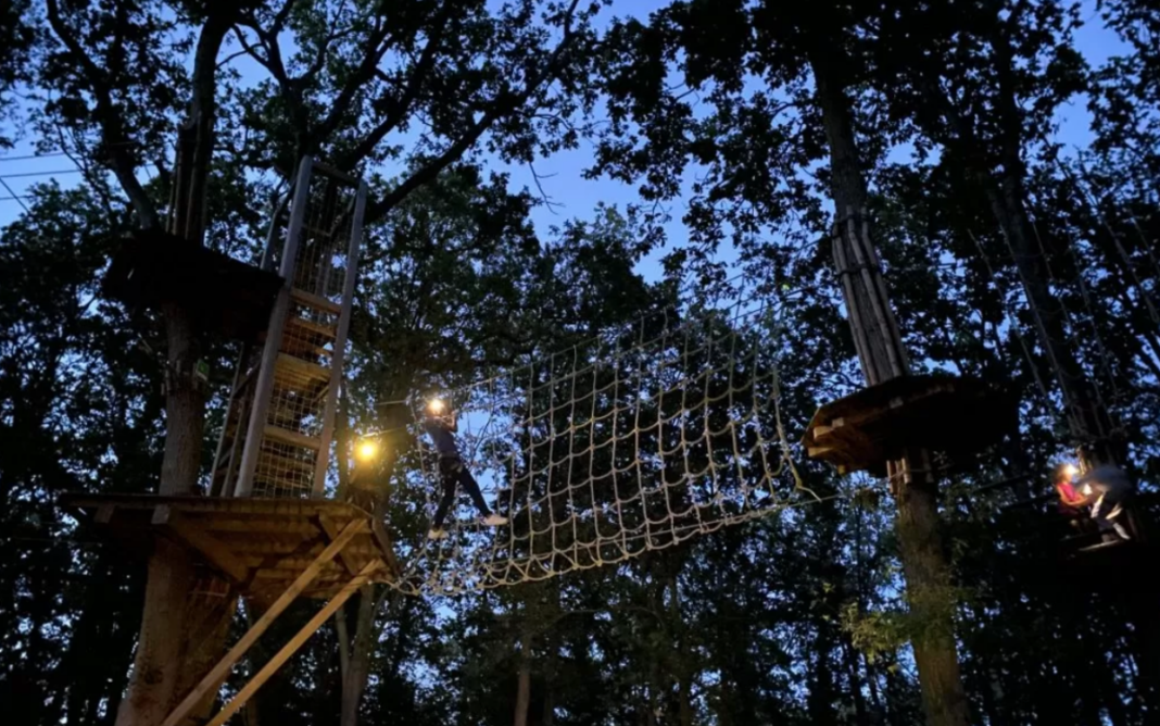 Les parcours nocturnes d&rsquo;accrobranches à Accrocamp Accrocamp Saint-Quentin-en-Yvelines Montigny-le-Bretonneux