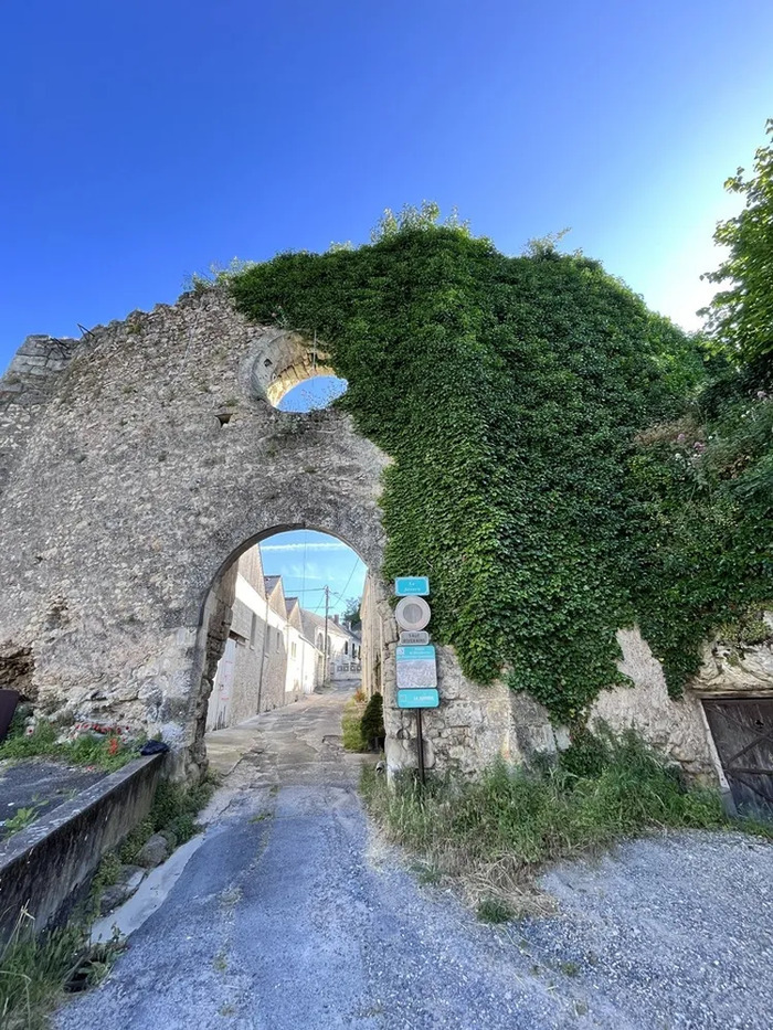 Les secrets de la « Juiverie », Murailles « Juiverie », Cinq-Mars-la-Pile