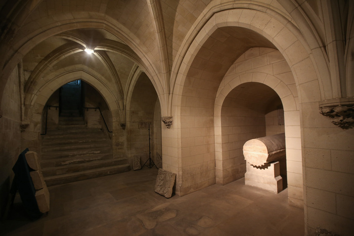 Les Trésors cachés de la Basilique : de la Crypte à la chapelle Saint-Michel Parvis de la Basilique Saint-Quentin