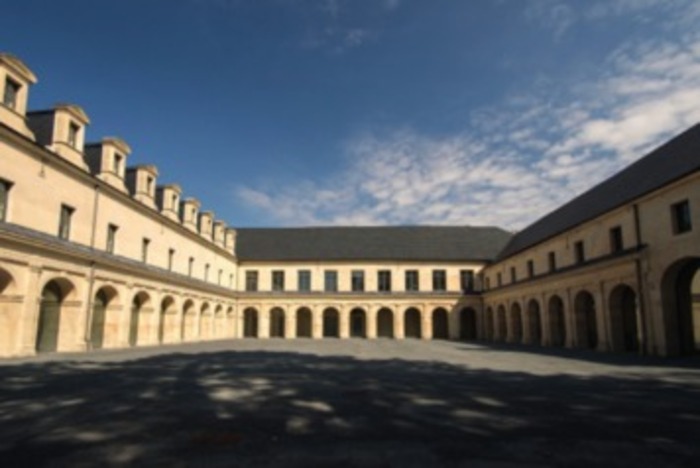 Levez les yeux ! Rendez-vous au FRAC, et suivez le guide pour le tour du propriétaire !, FRAC Normandie – Caen, Caen