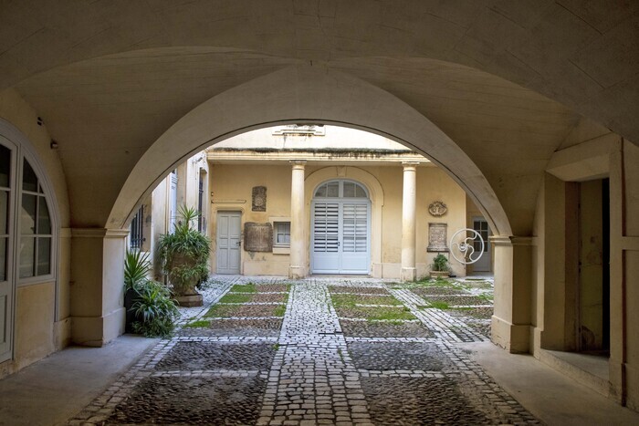 L’hôtel de Régis ouvre ses portes, Hôtel de Régis, Nîmes
