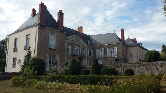 L'HOTEL DU BAS DU GAST Hôtel du Bas Gast Laval