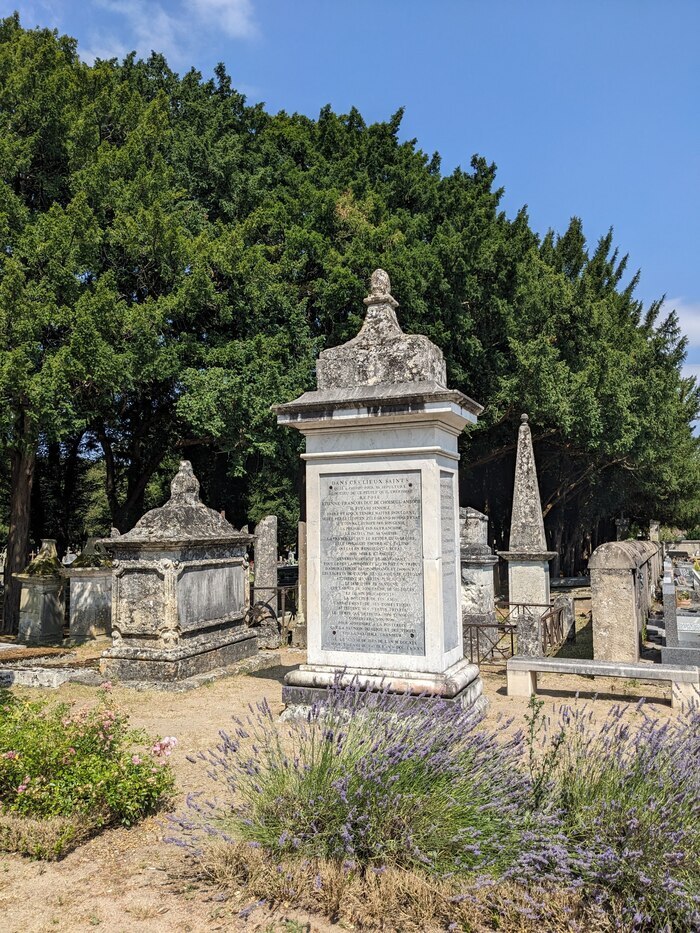 Mémoires architecturales au cimetière d&rsquo;Amboise, Cimetière des Ursulines, Amboise