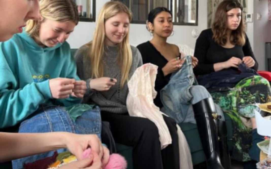 MEND & SIP – Réparation collective avec Ella Springer Maison des Autres Modes PARIS