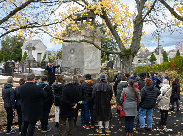 Nous étions ce que vous êtes, vous serez ce que nous sommes / Cie Cavalcade, Cimetière Saint-Chéron, Chartres