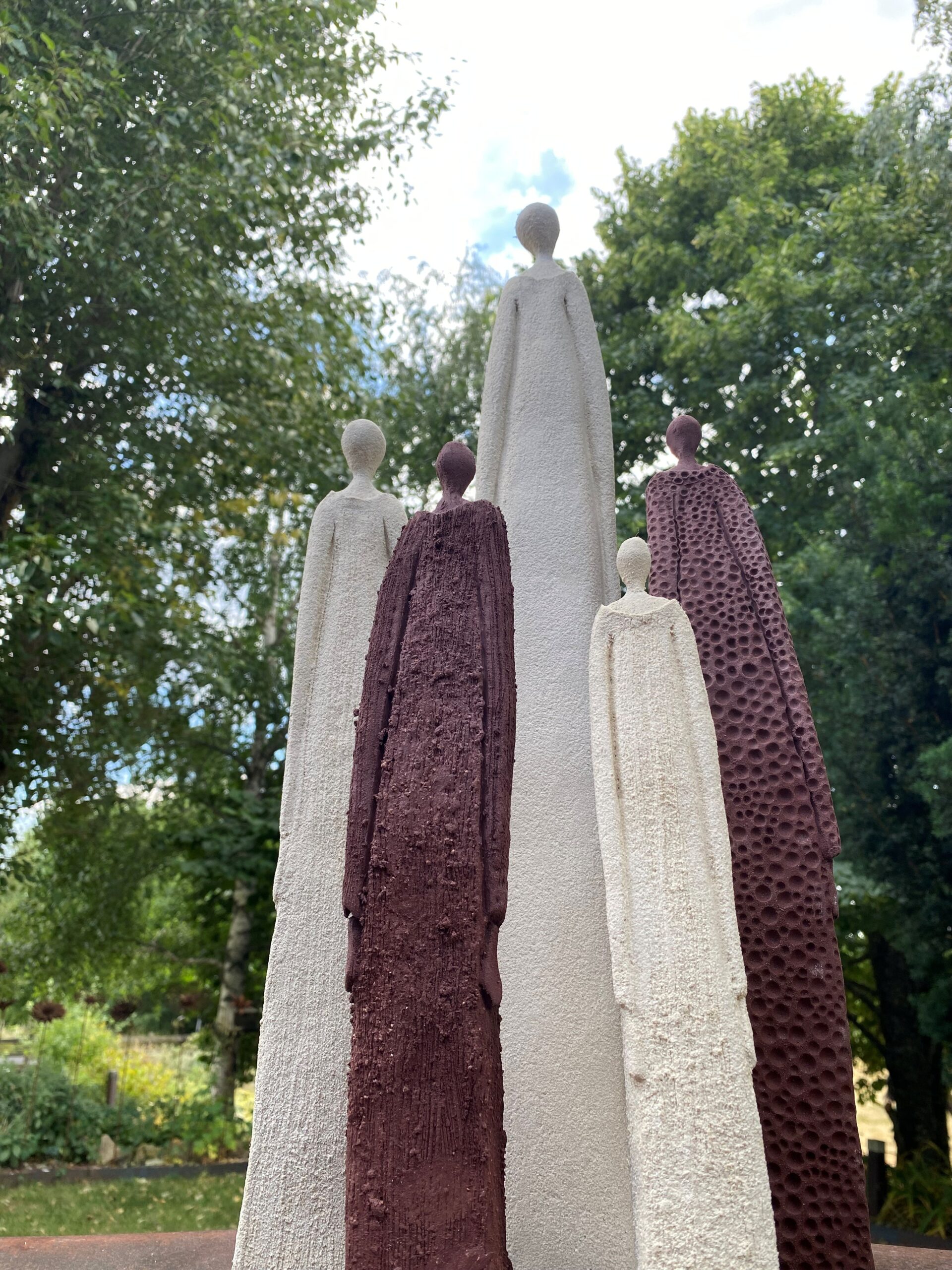 ŒUVRE PEUPLES jardin de l'hôpital en face de l'office Saint-Alban-sur-Limagnole 2026-07-21