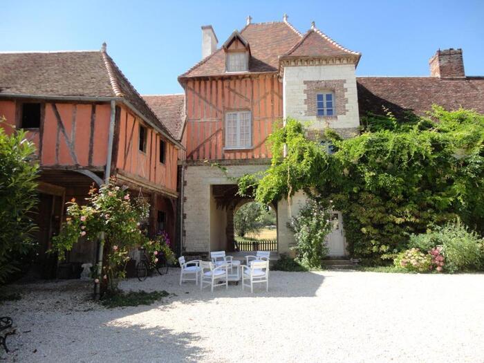 Partez à la découverte d’une maison forte construite au XVIe siècle, Château des Roises, Bucey-en-Othe