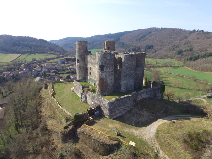 Patrimoine en péril : restaurer le château de Domeyrat Château de Domeyrat Domeyrat