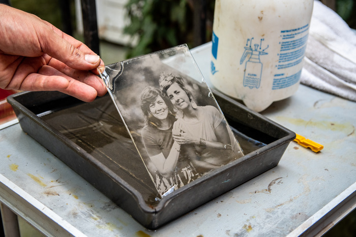 Photographes itinérants – Réalisons une photographie sur plaque de verre!, House of Arts Veszprém, Veszprém