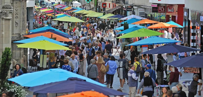 Place aux Assos à Caen, stand Dérailleurs Caen, Centre de Caen (rue St-Pierre, place Bouchard), Caen