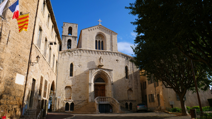 PLACE DU PETIT PUY, UN LIEU EN MUTATION, Cathédrale Notre-Dame du Puy, Grasse
