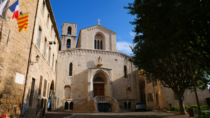 PLACE DU PETIT PUY, UN LIEU EN MUTATION, Cathédrale Notre-Dame du Puy, Grasse
