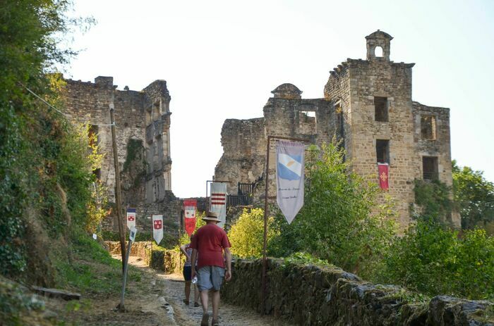 Plongez dans l’histoire mouvementée de la vallée lors d’une visite immersive au château, Château Saint-Martin-Laguépie, Saint-Martin-Laguépie