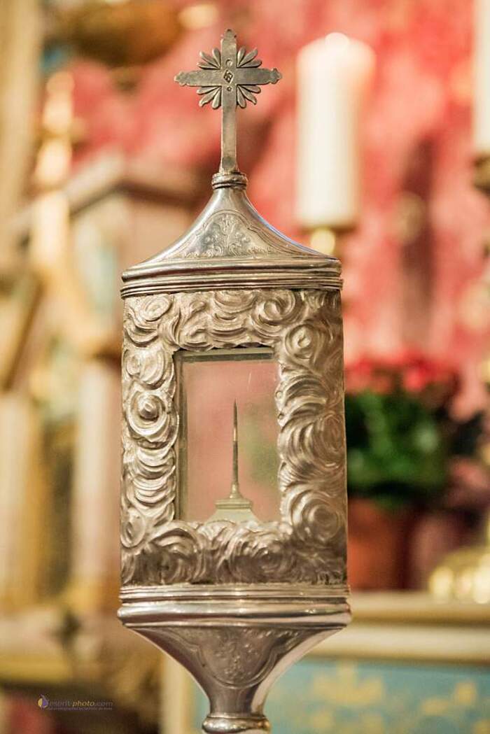 Présentation de la Sainte-Épine par la Confrérie de la Sainte-Épine de Libourne Église Saint-Jean-Baptiste de Libourne Libourne