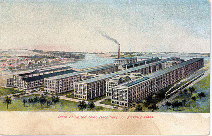 Présentation de l’histoire et de l’architecture de la Manufacture des Œillets, illustrée d’images d’archives, Centre d’art contemporain d’Ivry – le Crédac, Ivry-sur-Seine