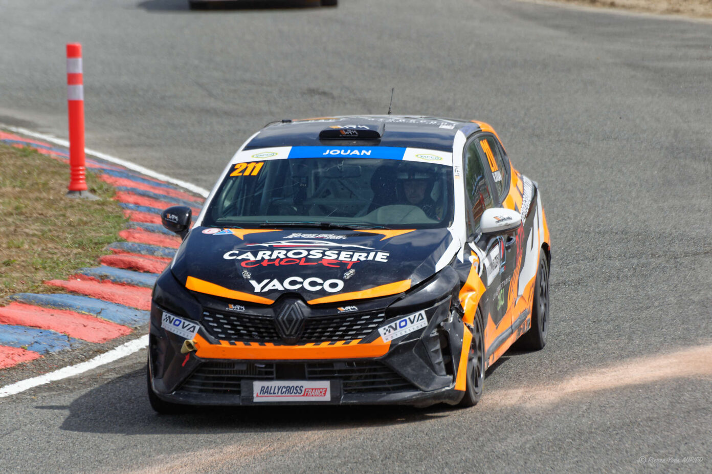 Hugo JOUAN sur la  RENAULT Clio V RX N°211 au Rallycross de Kerlabo 2026